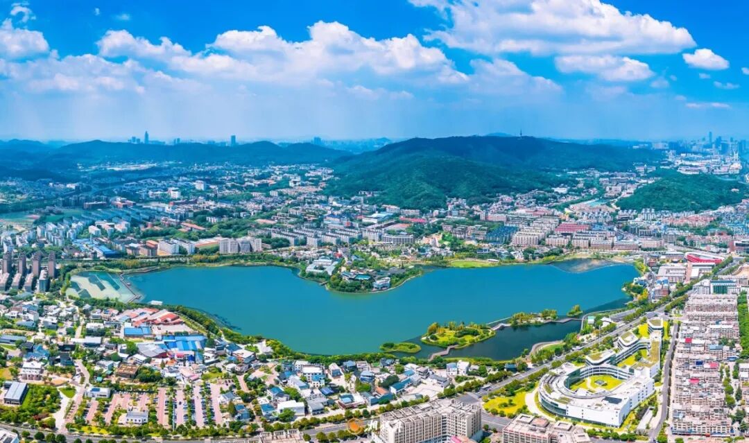 后湖老菜市场改成剧场：一场《长沙》，把夜里的年轻人留在湖边